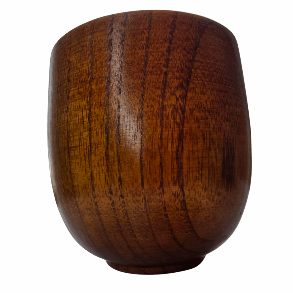 Drewniana czarka do herbaty 7×8 cm – dębowa, ręcznie robiona